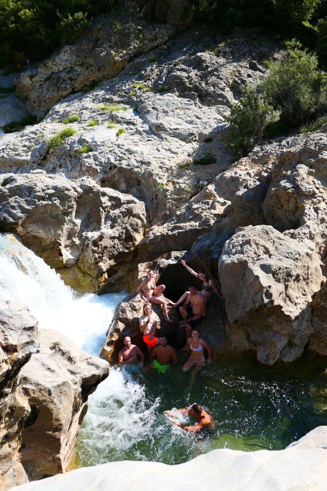 שקודר Friends Hostel & Tours מראה חיצוני תמונה